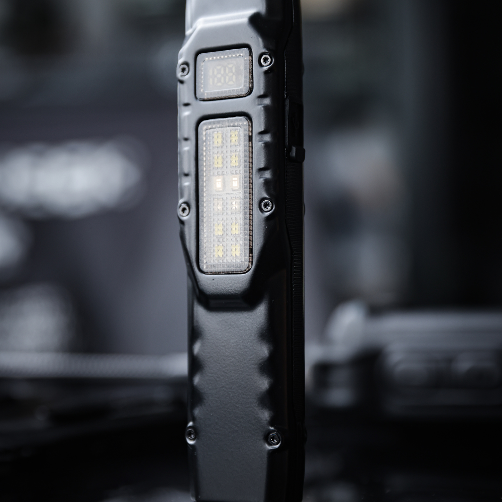 Tactical Flashlight Blade 1500ルーメン EDC27