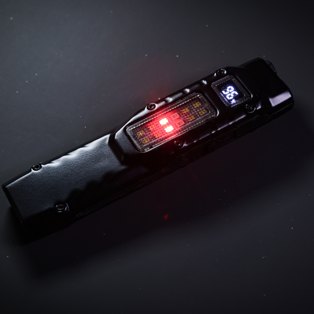 Tactical Flashlight Blade 1500ルーメン EDC27
