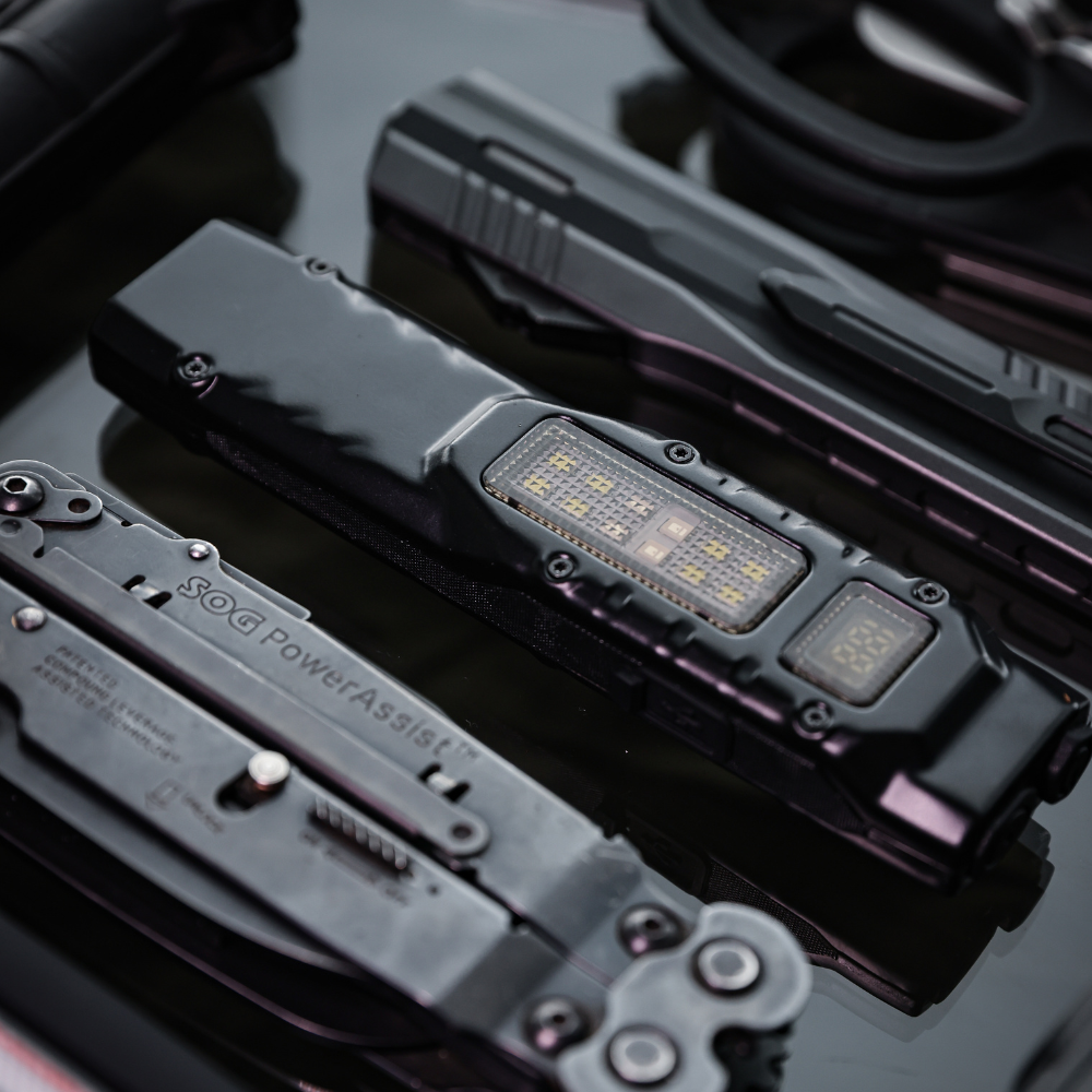 Tactical Flashlight Blade 1500ルーメン EDC27