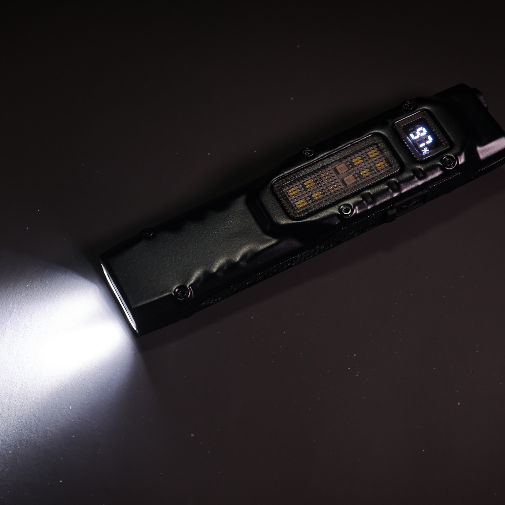 Tactical Flashlight Blade 1500ルーメン EDC27